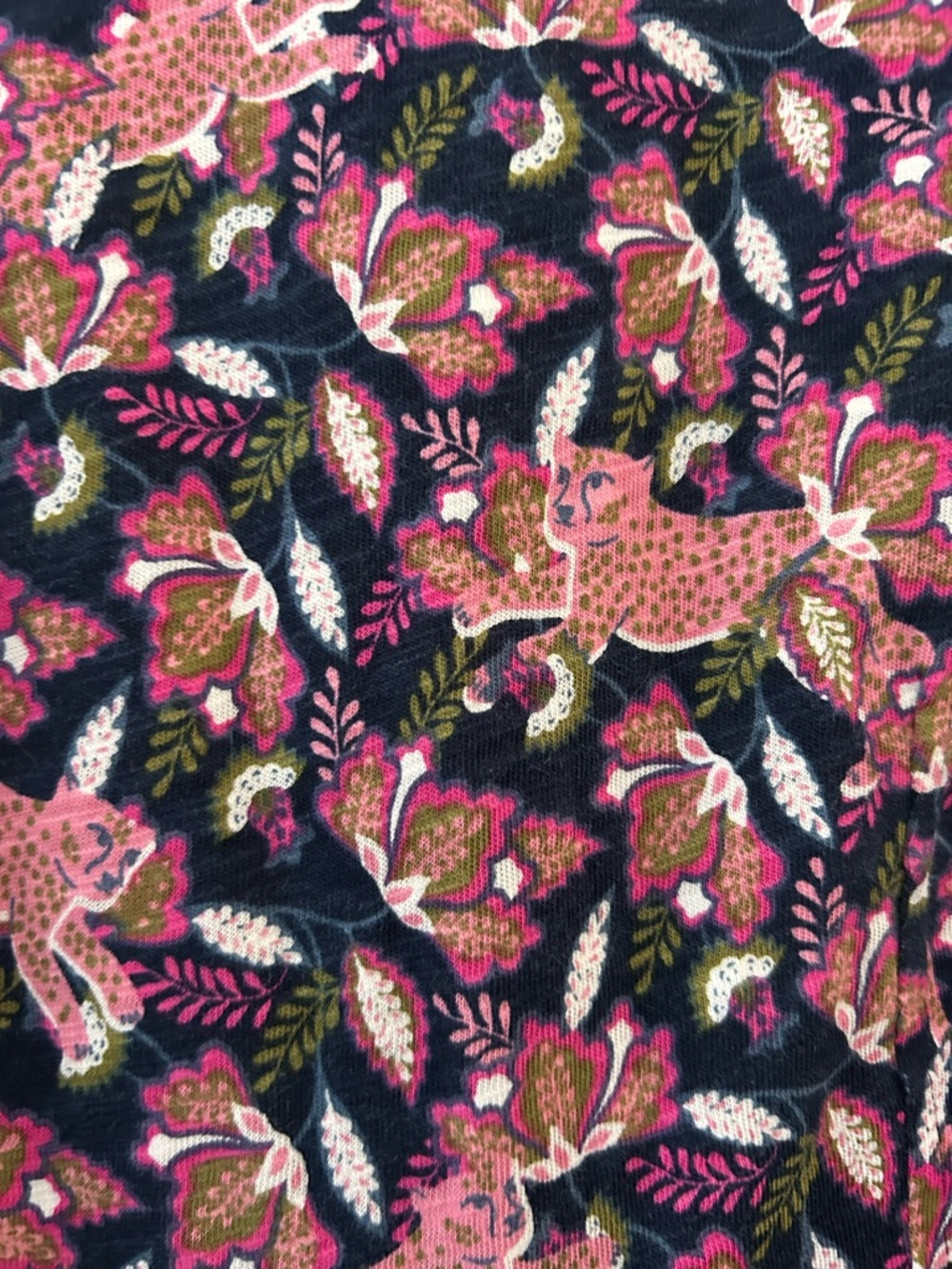 Boden- pink/navy floral and leopard print. Beautiful details scoop - Picture 4 of 6